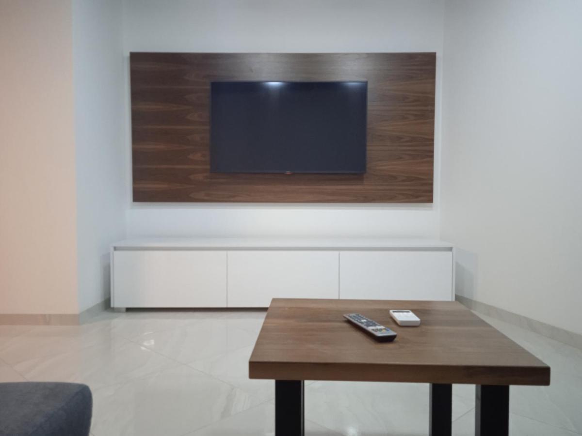 Anton Apartment Повля Екстериор снимка