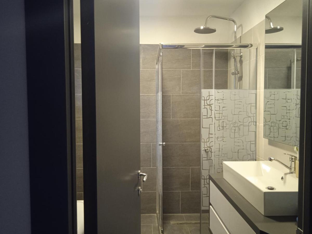Anton Apartment Повля Екстериор снимка
