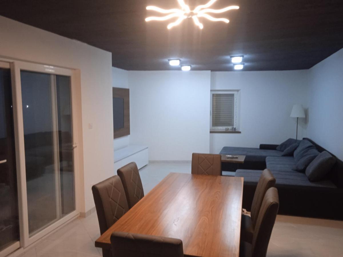Anton Apartment Повля Екстериор снимка
