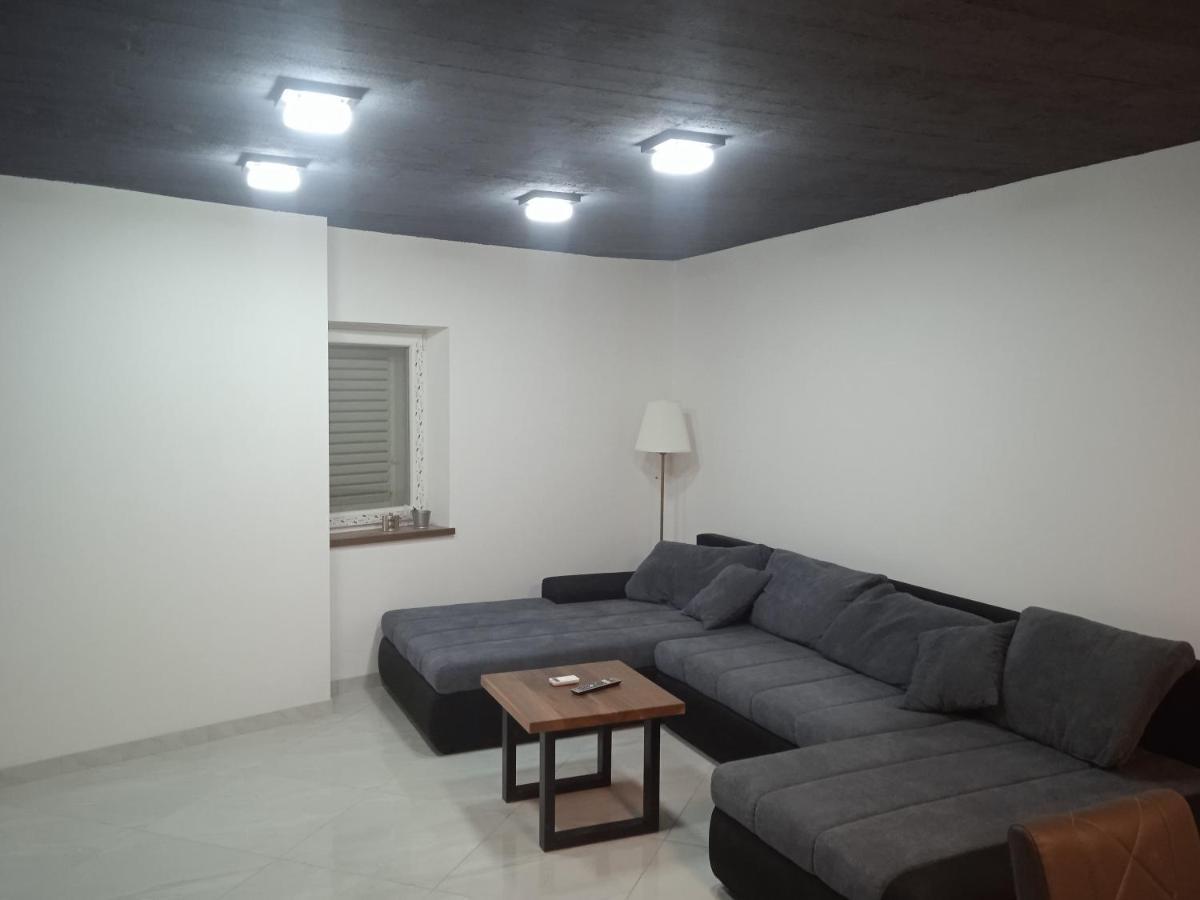 Anton Apartment Повля Екстериор снимка