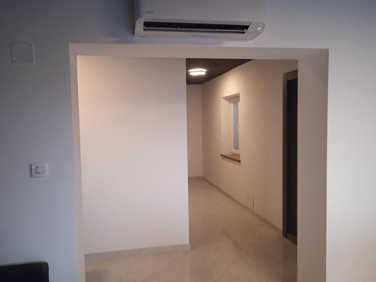 Anton Apartment Повля Екстериор снимка