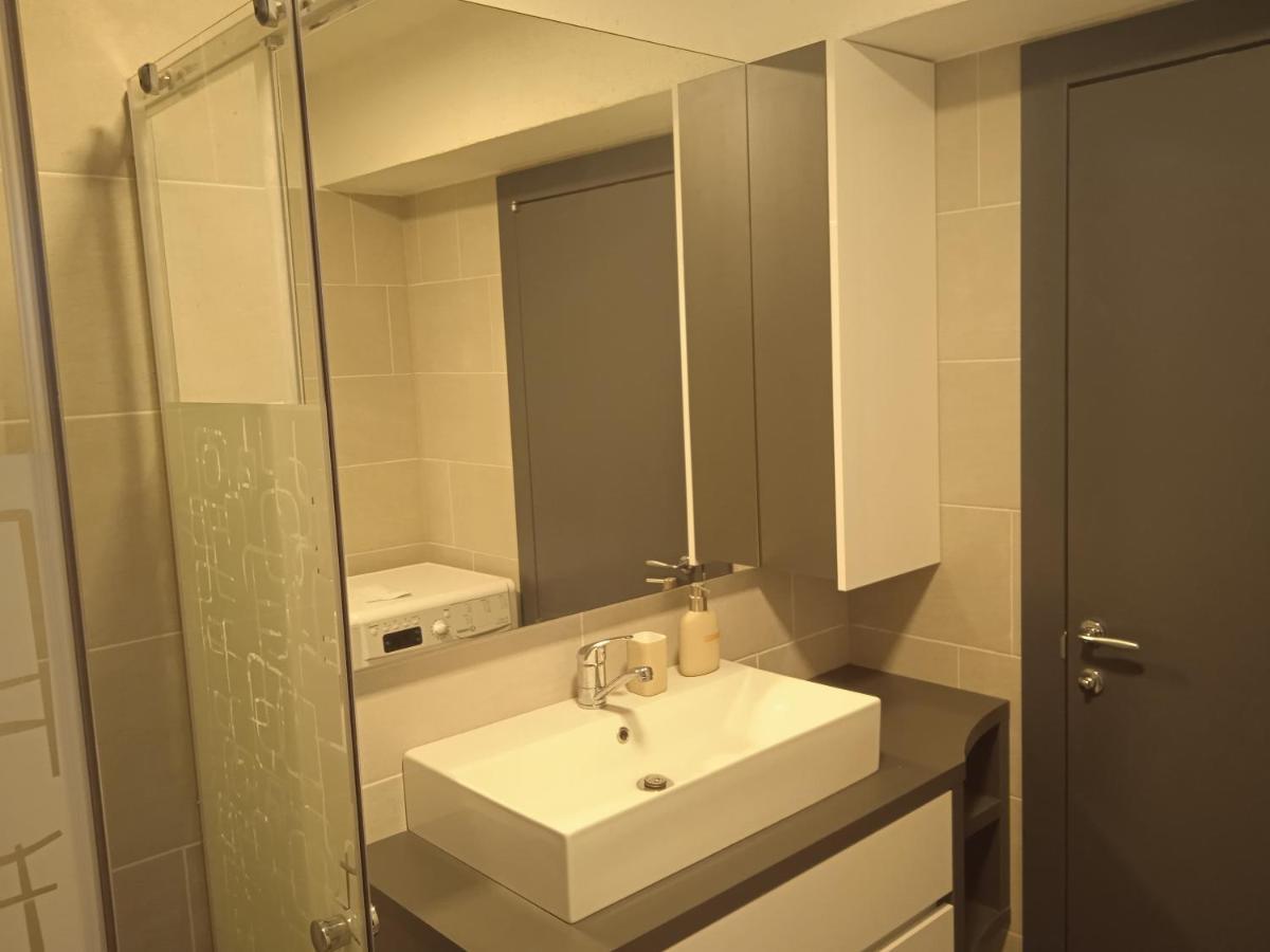Anton Apartment Повля Екстериор снимка