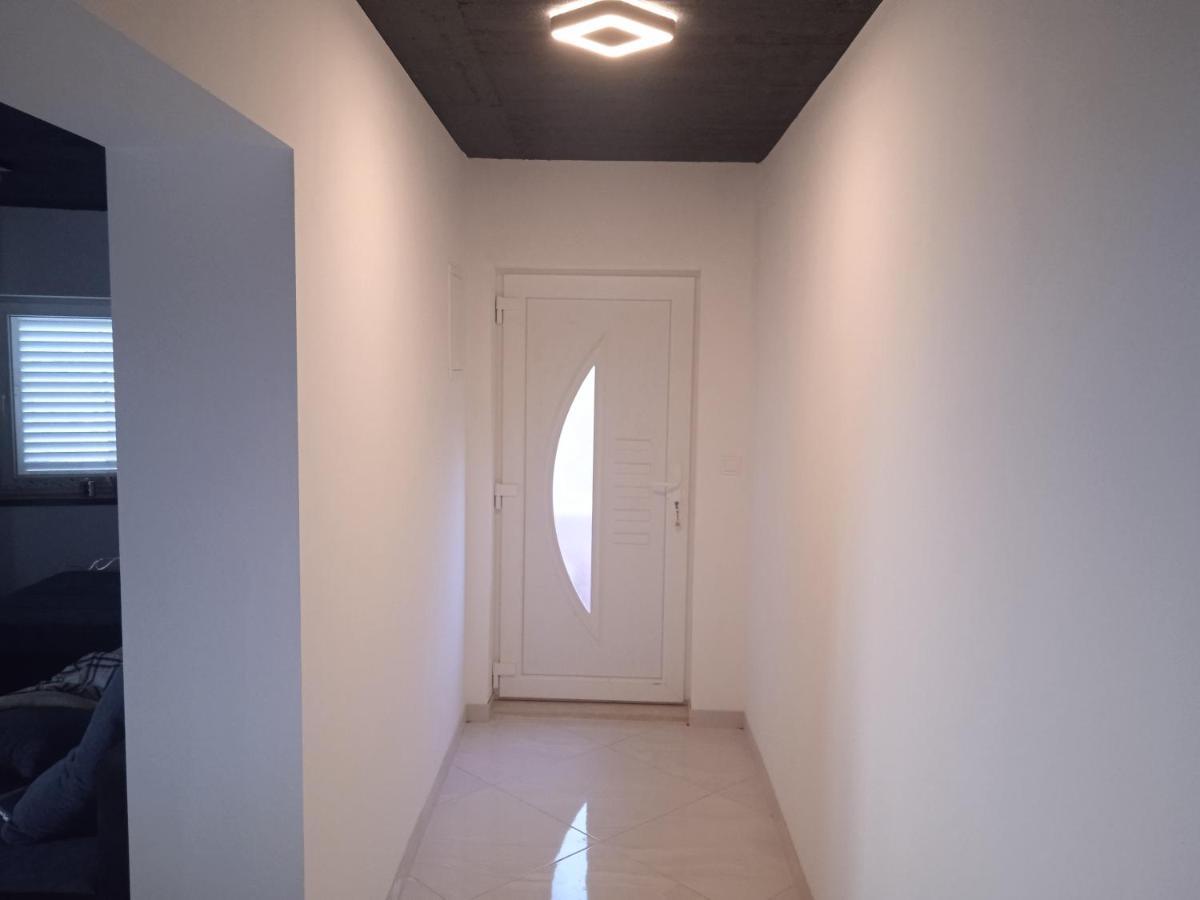 Anton Apartment Повля Екстериор снимка