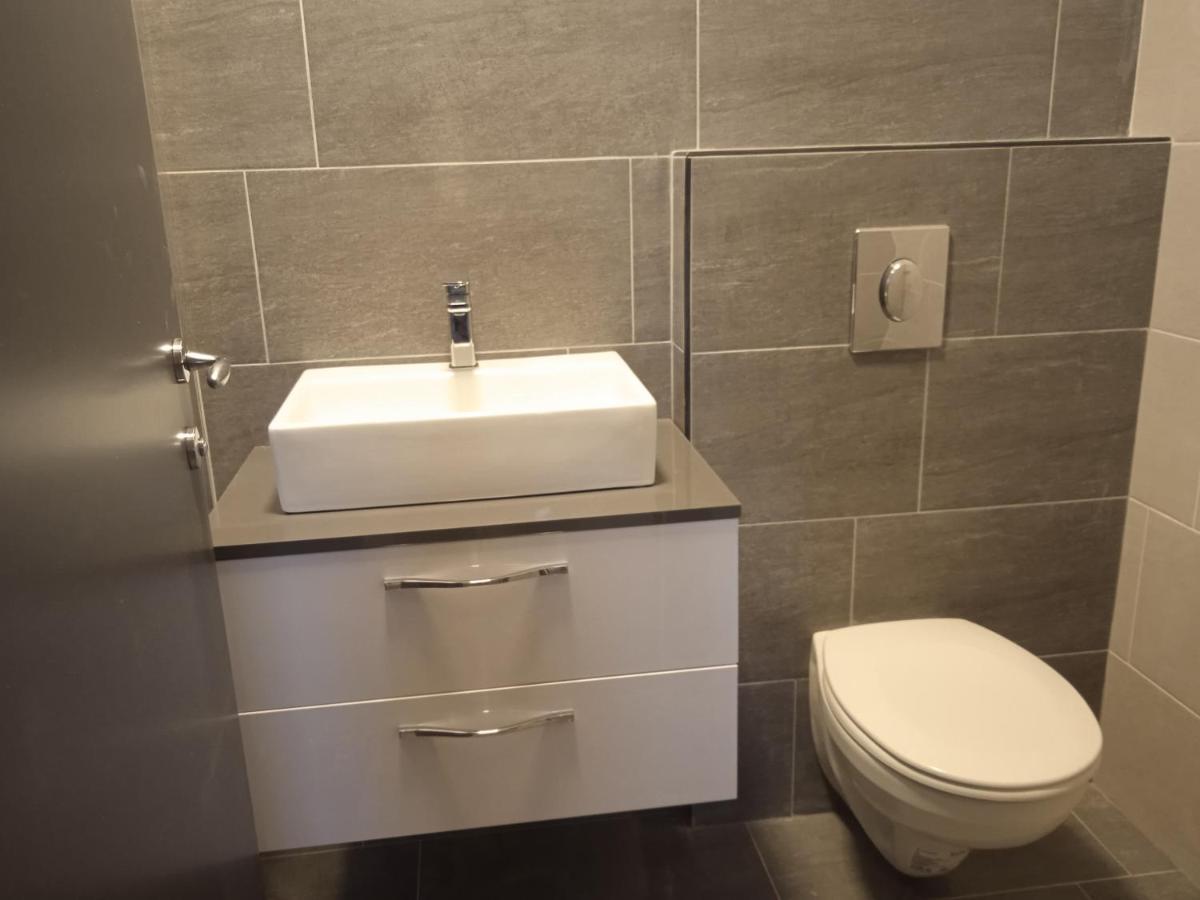 Anton Apartment Повля Екстериор снимка