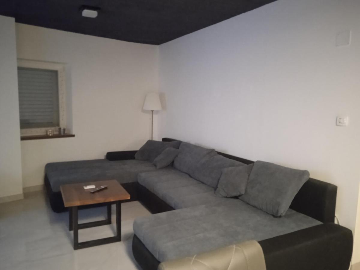 Anton Apartment Повля Екстериор снимка