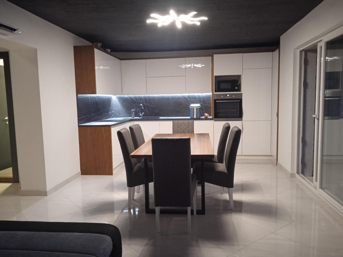 Anton Apartment Повля Екстериор снимка